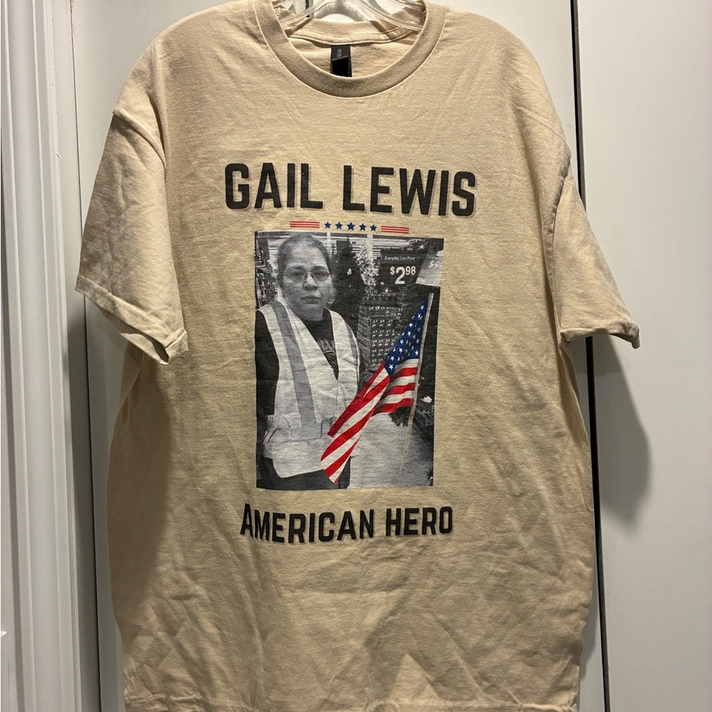 Gildan XL Gail Lewis American Hero T-Shirt